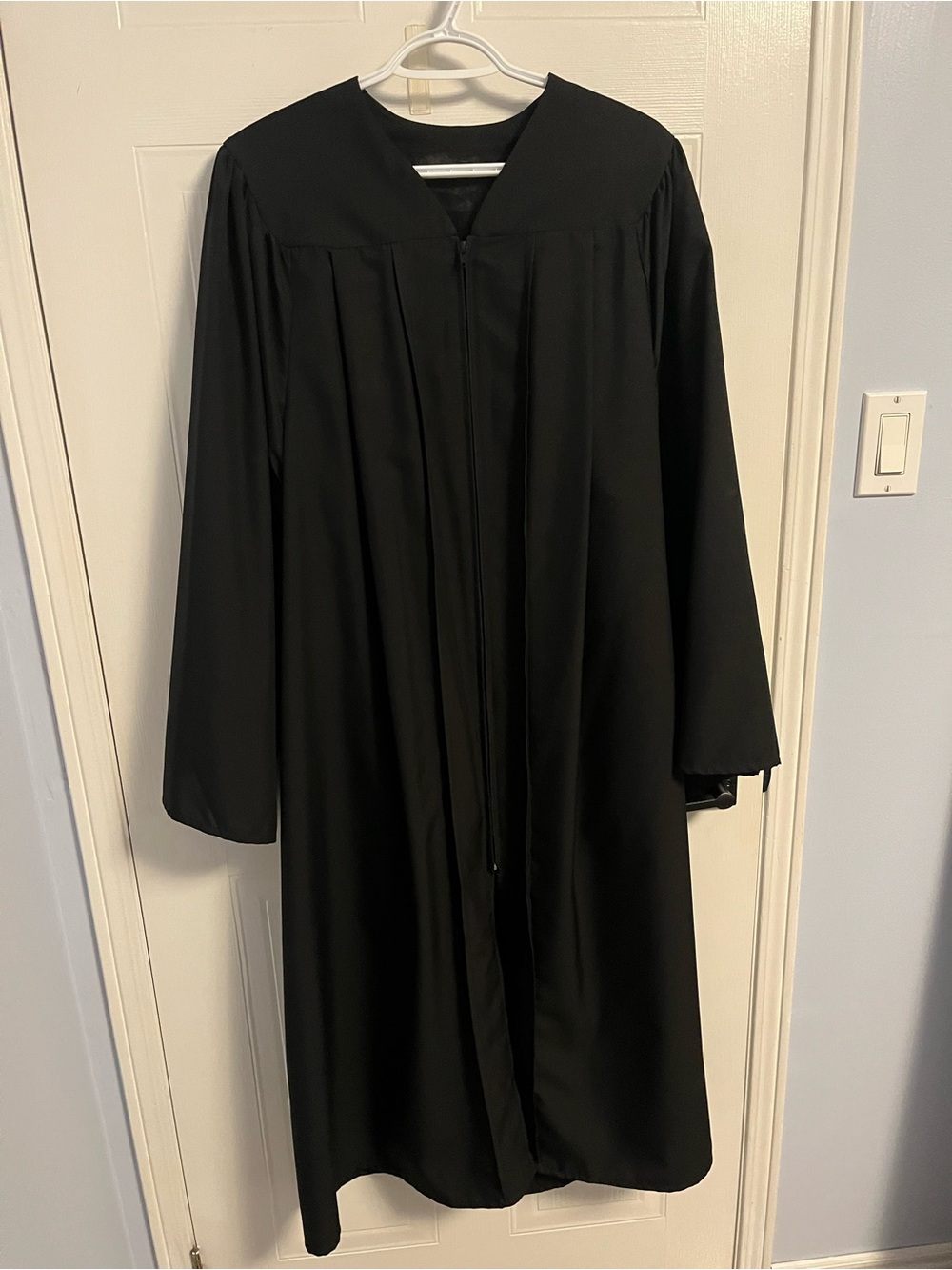 Graduation gown - Picture 2 of 4